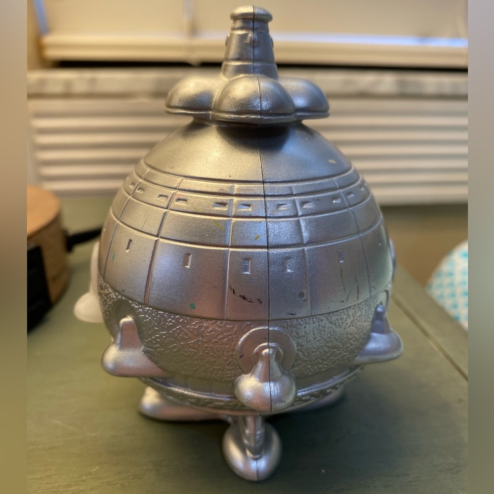 E.T. The Extra-Terrestrial Silver Collectible Slideshow - Picture 2 of 5